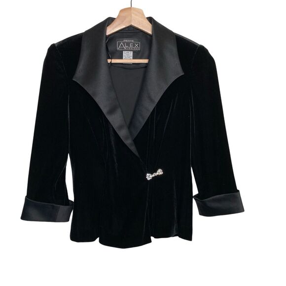 Alex Petite Womans Jacket PP Black Velvet Hidden Buttons and Bedazzled Clasp NWT - Picture 1 of 11